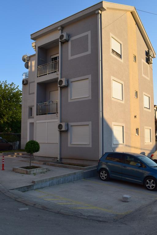 Apartment Fini Тиват Экстерьер фото